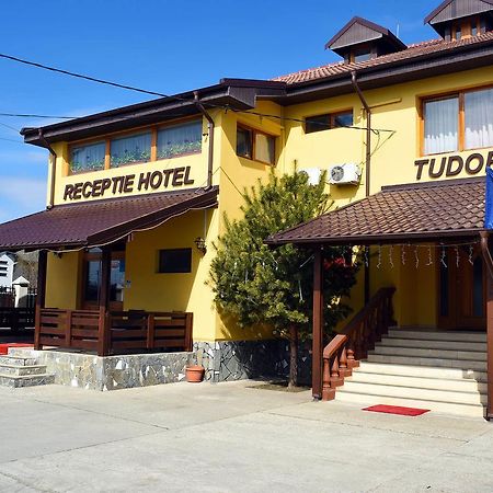 Hotel Tudor Ploieşti Buitenkant foto