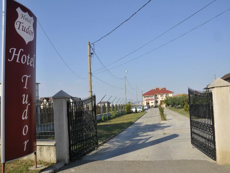 Hotel Tudor Ploieşti Buitenkant foto