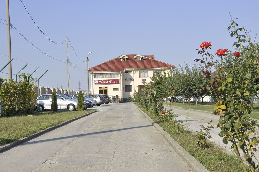 Hotel Tudor Ploieşti Buitenkant foto