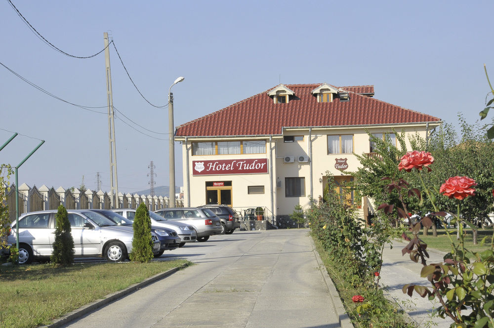 Hotel Tudor Ploieşti Buitenkant foto