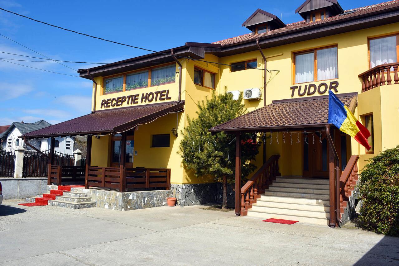 Hotel Tudor Ploieşti Buitenkant foto